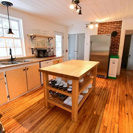 Le Partage Lodge: Destination Plein Air Et Sociale Val-Morin Bagian luar foto