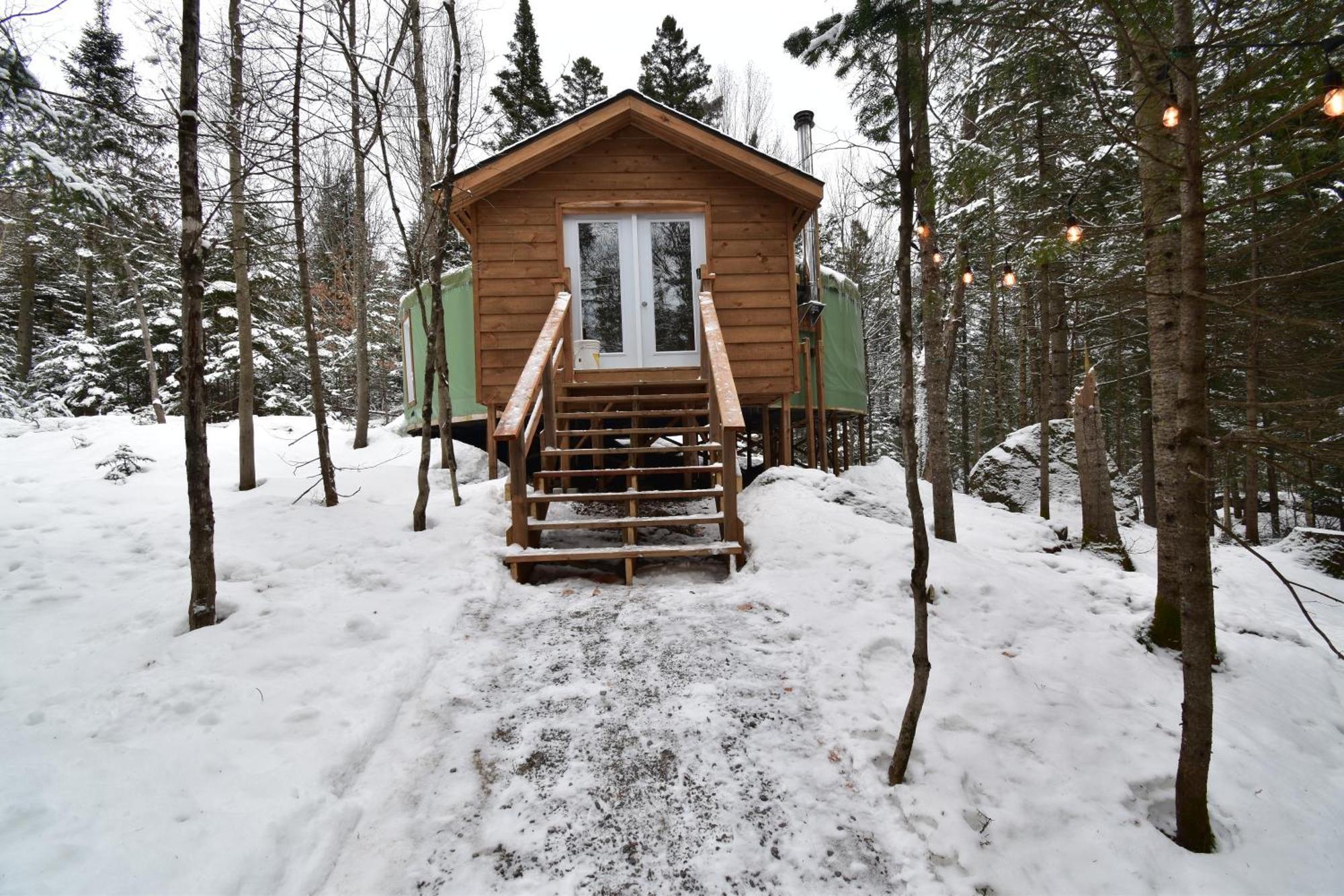 Le Partage Lodge: Destination Plein Air Et Sociale Val-Morin Bagian luar foto