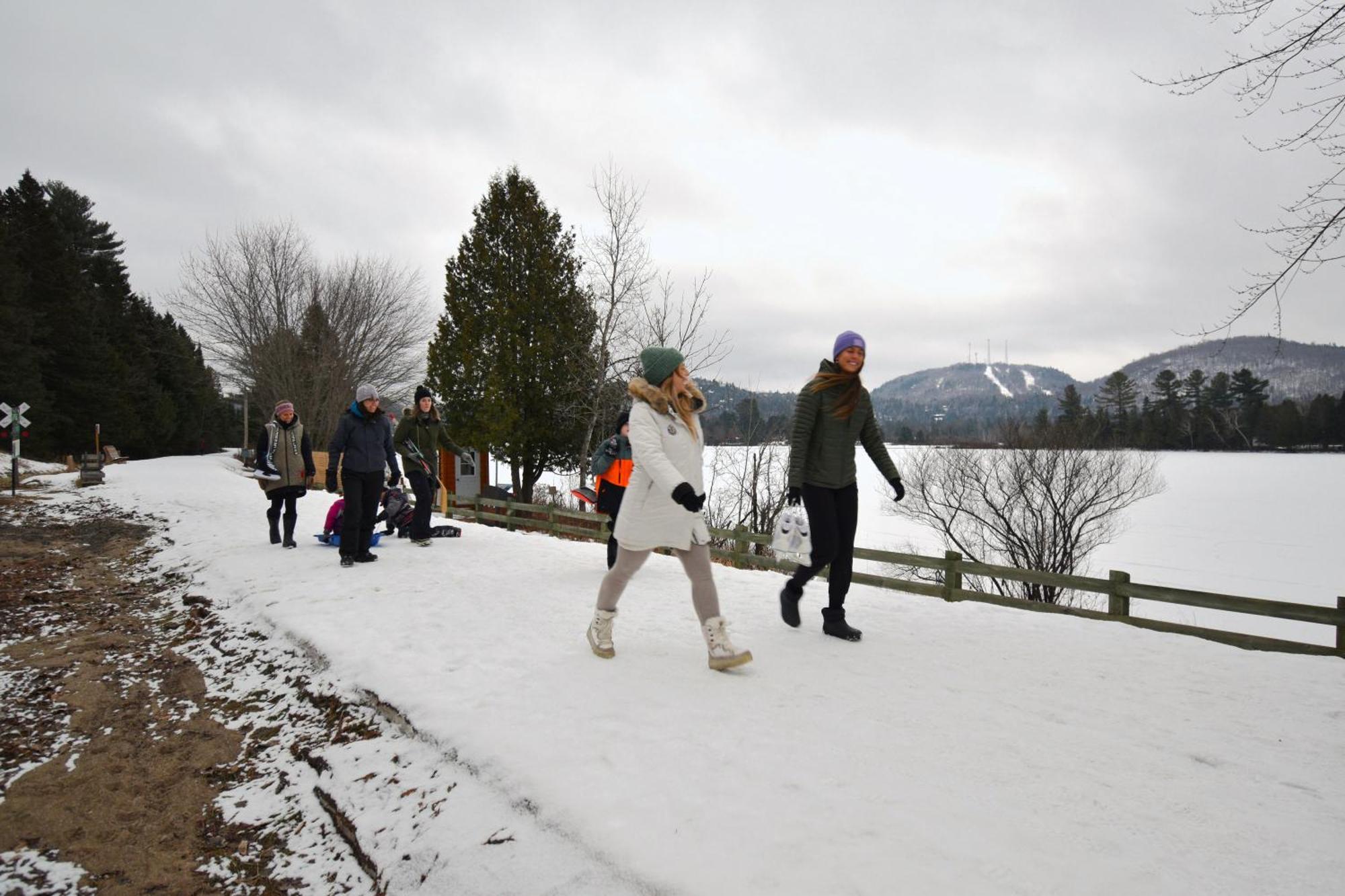 Le Partage Lodge: Destination Plein Air Et Sociale Val-Morin Bagian luar foto