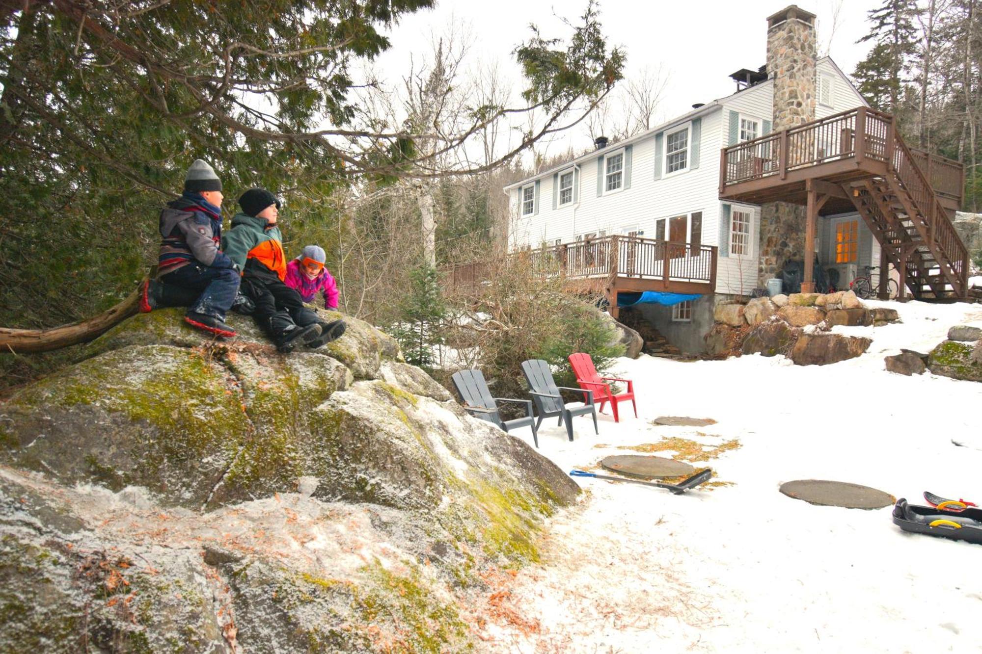 Le Partage Lodge: Destination Plein Air Et Sociale Val-Morin Bagian luar foto